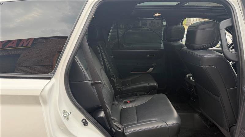 Used 2024 Toyota Sequoia Platinum AWD/4WD image 10