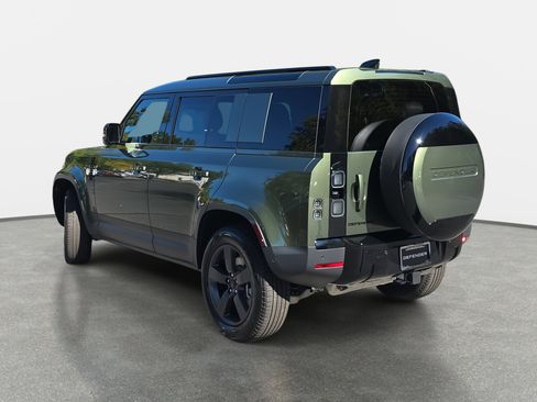 New 2026 Land Rover Defender 110 S image 7