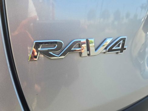 Used 2022 Toyota RAV4 XLE image 14