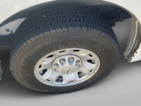 Used 2019 Nissan NV 2500 SV image 13