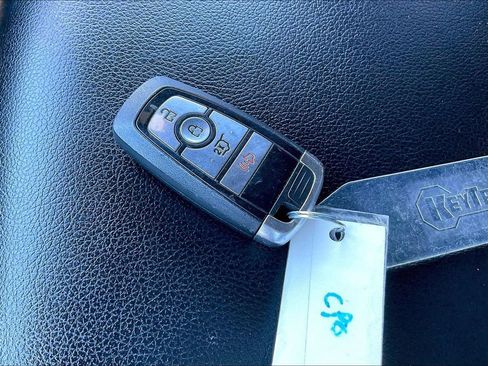 Certified 2021 Ford Expedition XLT image 34