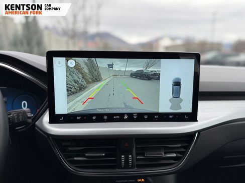 Used 2025 Ford Escape Platinum image 32