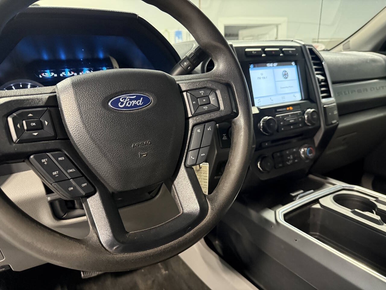 Used 2017 Ford F250 XLT w/ XLT Premium Package AWD/4WD image 7