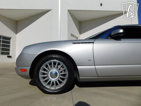 Used 2004 Ford Thunderbird image 9