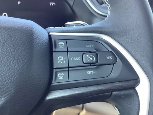 Certified 2025 Jeep Grand Cherokee Limited AWD/4WD image 27