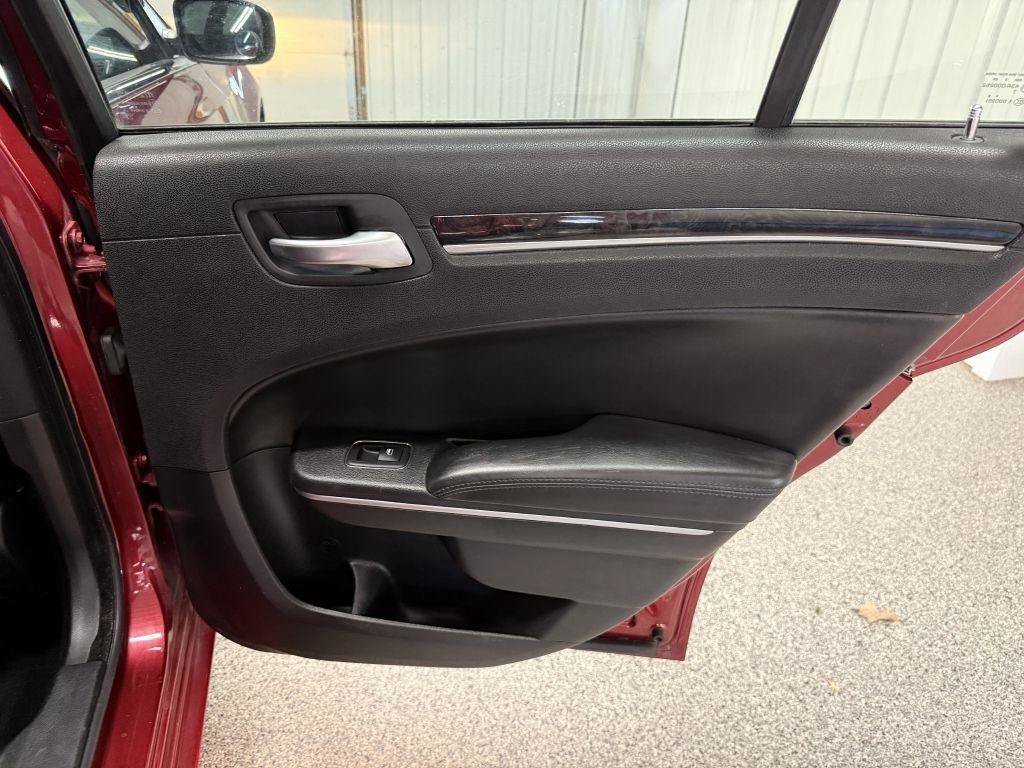 Used 2014 Chrysler 300 C AWD/4WD image 28