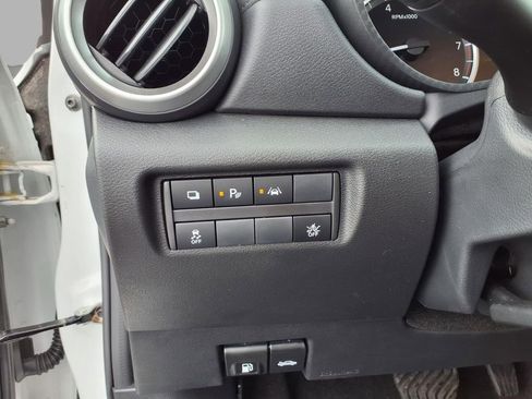 Used 2025 Nissan Versa S w/ Trunk Package image 13