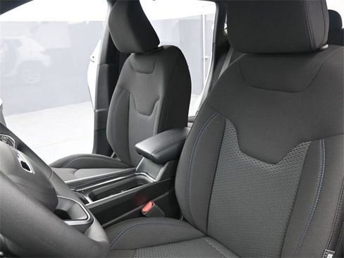 Used 2025 Jeep Compass Sport image 24