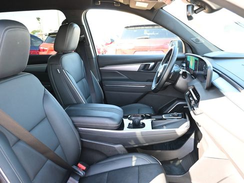 Used 2025 Buick Enclave Preferred image 27