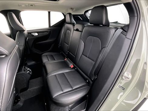 Certified 2025 Volvo XC40 B5 Plus AWD/4WD image 34