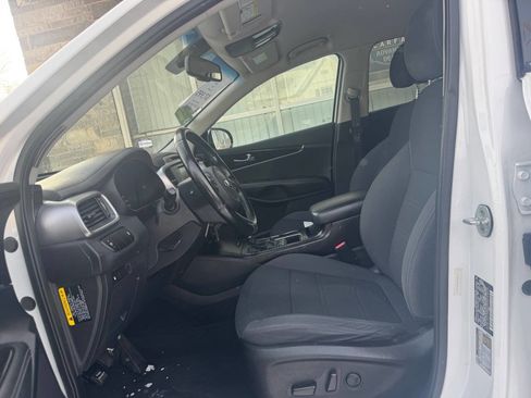Used 2016 Kia Sorento LX w/ LX Convenience Package image 11