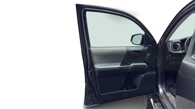 Used 2020 Toyota Tacoma SR5 RWD image 11
