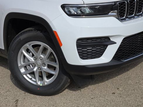 New 2026 Jeep Grand Cherokee Laredo AWD/4WD image 4