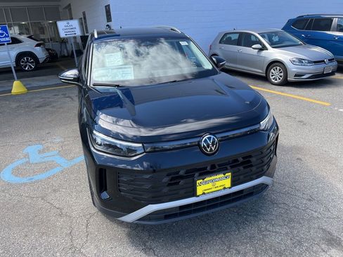 New 2026 Volkswagen Tiguan SE AWD/4WD image 2