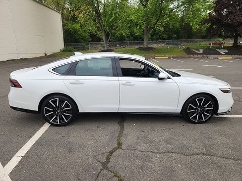 Used 2023 Honda Accord Touring image 7