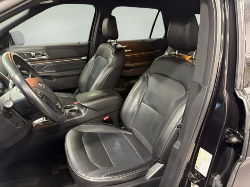 Used 2019 Ford Explorer Limited w/ Class III Trailer Tow Package FWD image 12