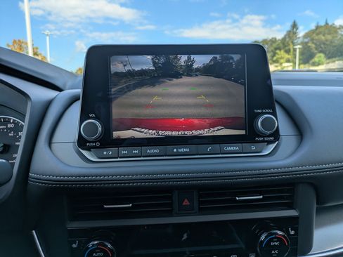 Used 2026 Nissan Rogue SV w/ SV Premium Package image 15