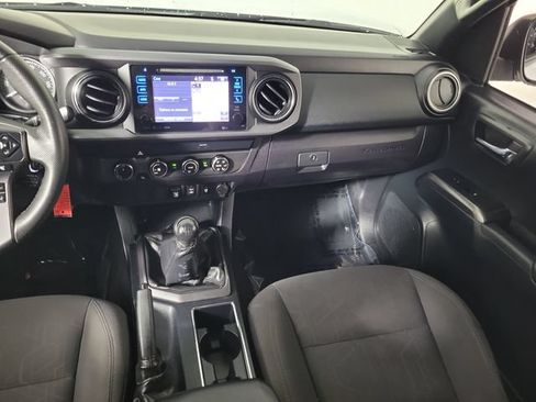 Used 2019 Toyota Tacoma TRD Off-Road AWD/4WD image 17