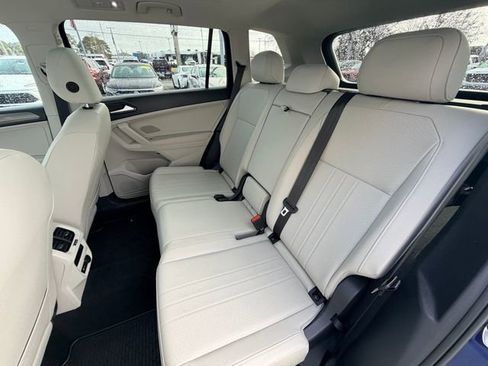 Used 2022 Volkswagen Tiguan SE image 16