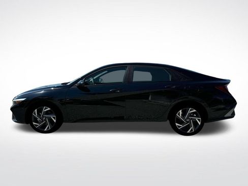 Used 2025 Hyundai Elantra Sport FWD image 3