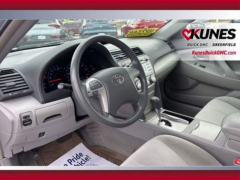 Used 2010 Toyota Camry LE image 18