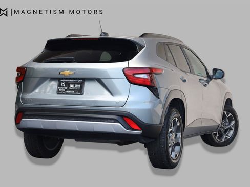 Used 2024 Chevrolet Trax LT FWD image 11