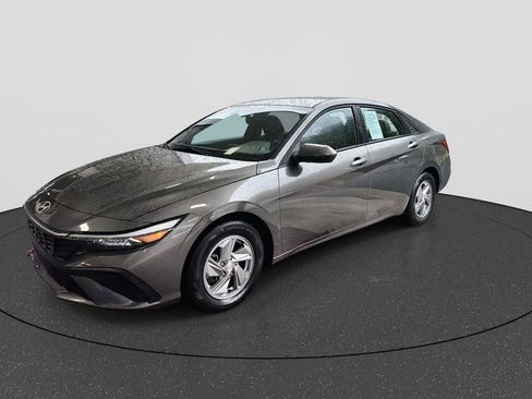 Certified 2024 Hyundai Elantra SE FWD image 10