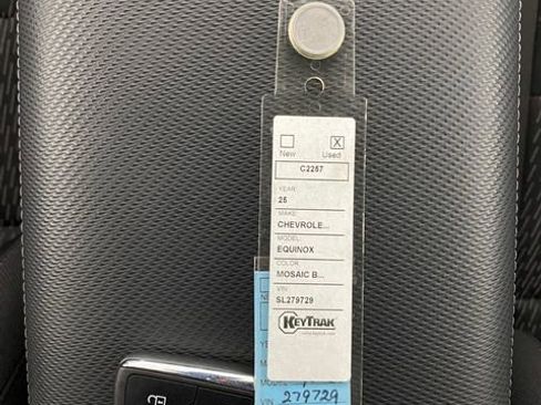 Certified 2025 Chevrolet Equinox LT image 30