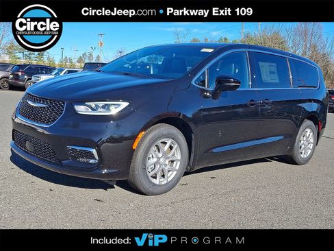 New 2026 Chrysler Pacifica Select image 1