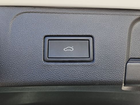 Certified 2023 Volkswagen Atlas SE image 7