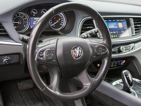 Used 2021 Buick Enclave Essence image 14