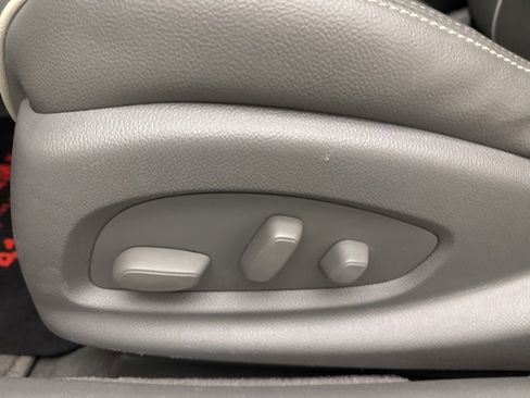 Used 2017 Chevrolet Impala Premier w/ Enhanced Convenience Package image 19