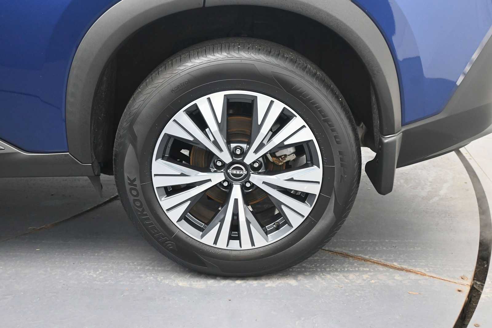 Used 2023 Nissan Rogue SV AWD/4WD image 5