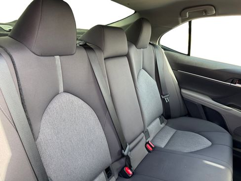 Used 2021 Toyota Camry LE image 18
