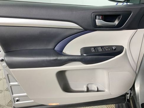 Used 2018 Toyota Highlander XLE image 23