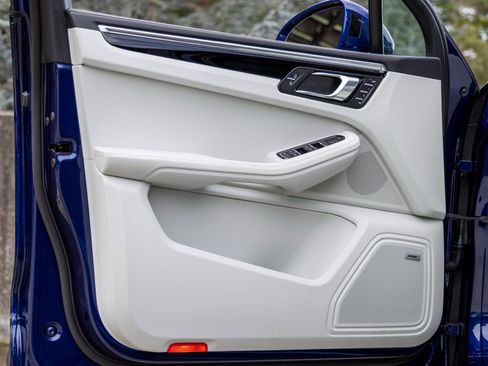 New 2025 Porsche Macan image 23