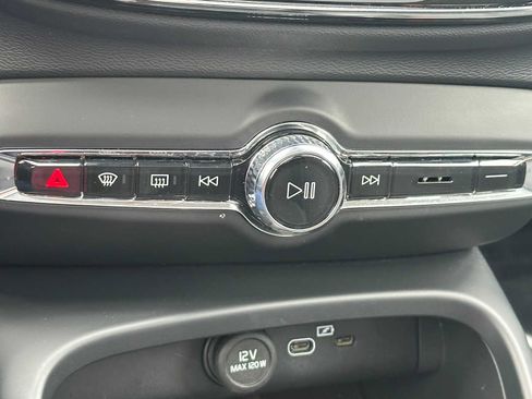 Certified 2025 Volvo XC40 B5 Plus AWD/4WD image 30