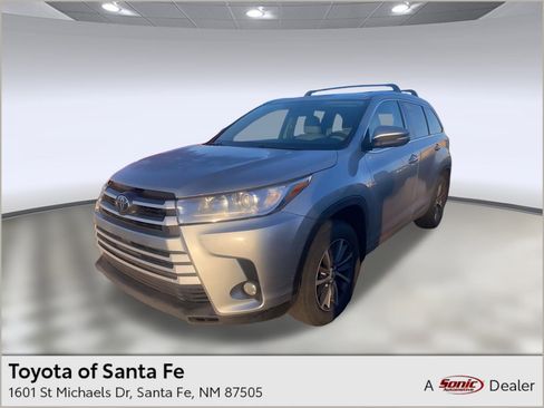 Used 2017 Toyota Highlander AWD V6 image 1
