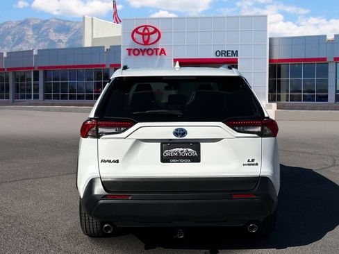 Used 2024 Toyota RAV4 LE AWD/4WD image 4