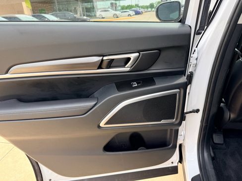 Used 2025 Kia Telluride S FWD image 23
