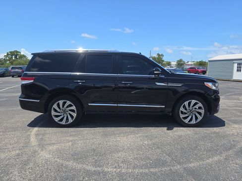 Used 2022 Lincoln Navigator Reserve AWD/4WD image 3