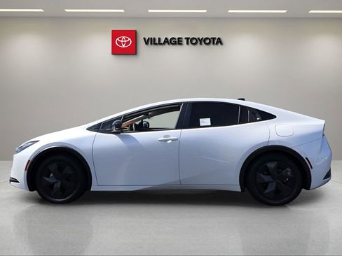 New 2026 Toyota Prius LE image 2