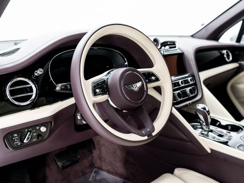 Certified 2023 Bentley Bentayga Extended Wheelbase image 14