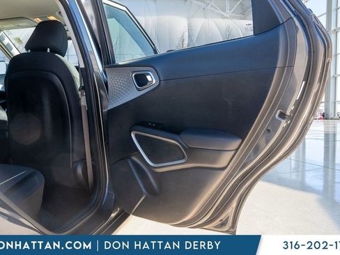 Used 2022 Kia Soul LX w/ Technology Package image 17