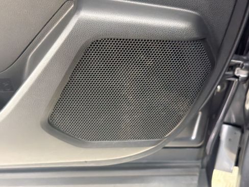 Used 2025 Toyota Highlander LE FWD image 25