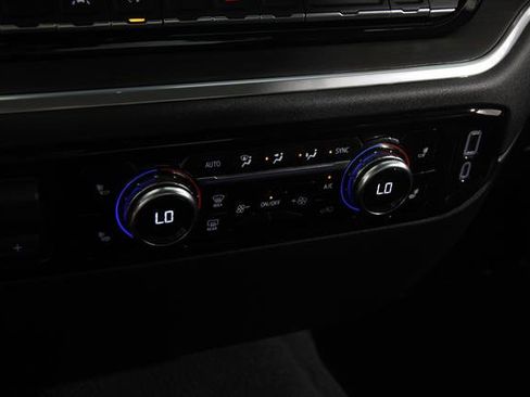 Used 2025 GMC Sierra 1500 SLT AWD/4WD image 14