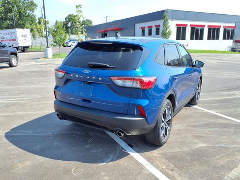 Used 2022 Ford Escape SE w/ SE Sport Appearance Package FWD image 4