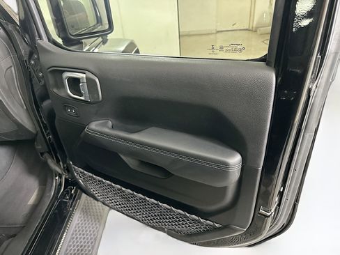 Used 2022 Jeep Wrangler Sahara image 32
