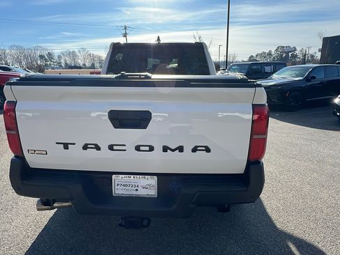 Used 2025 Toyota Tacoma SR image 9