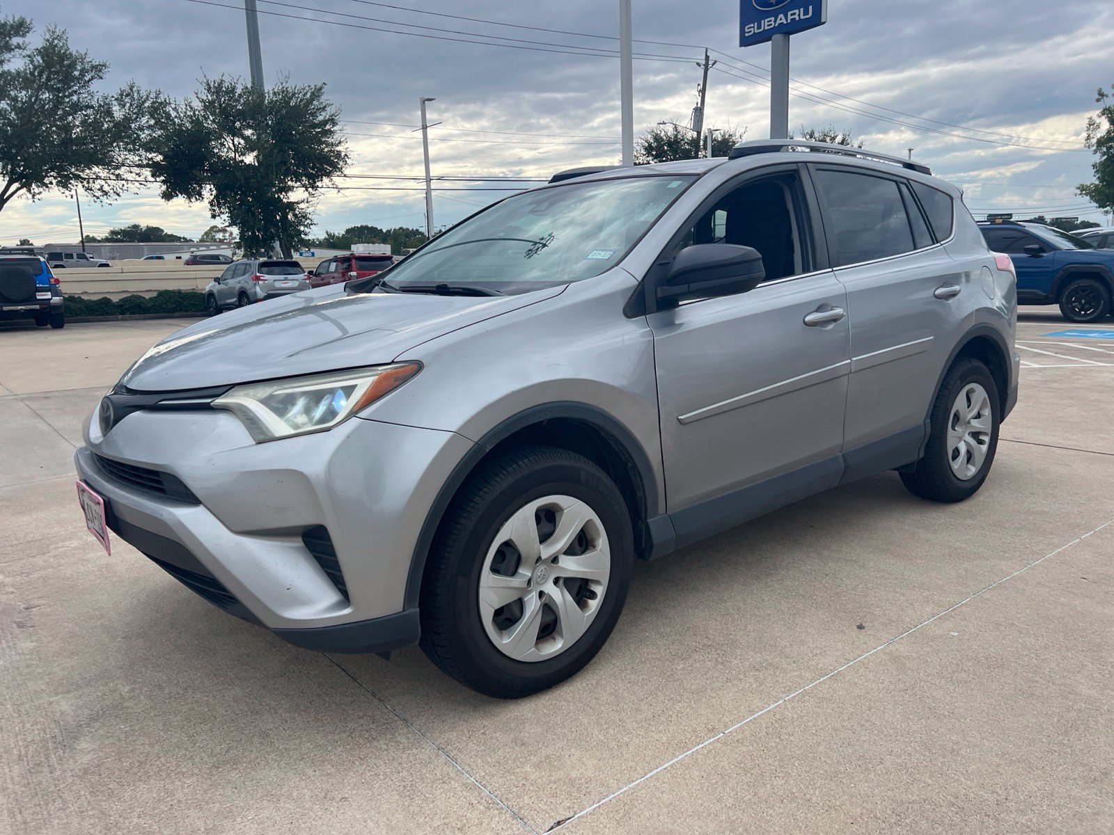 Used 2018 Toyota RAV4 LE FWD image 1